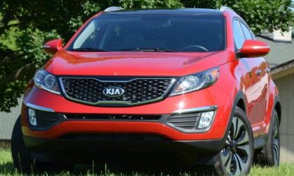 The front end of the 2013 Kia Sportage SV AWD