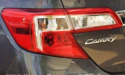 The 2012 Toyota Camry SE taillight