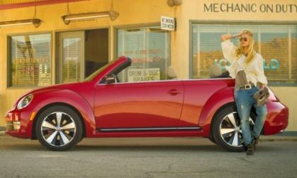 The profile of the 2013 Volkswagen Beetle Convertible
