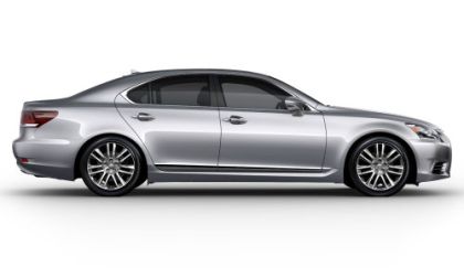 The side profile of the 2013 Lexus LS 460