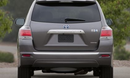 The 2013 Toyota Highlander Hybrid Limited rear end
