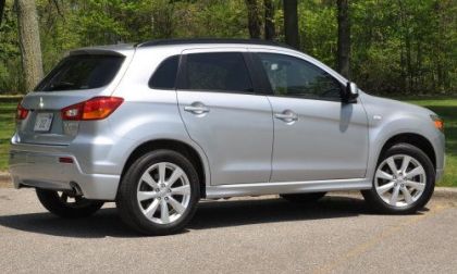 The side profile of the 2012 Mitsubishi Outlander Sport SE AWC