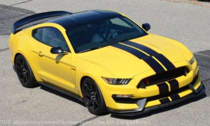 Ford Shelby GT350R Mustang in yellow and black