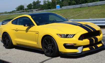 Ford Shelby GT350R Mustang in yellow and black