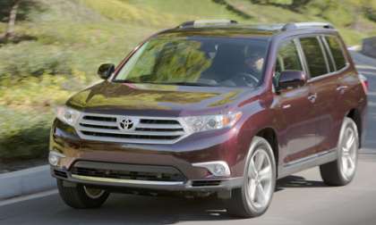 2011 Toyota Highlander has a new front and rear fascia