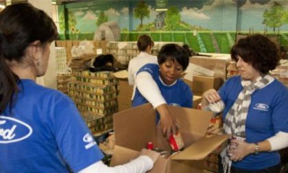 Ford volunteers at a food bank (courtesy Ford Motor Co)