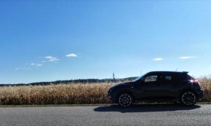Juke NISMO at a corn field