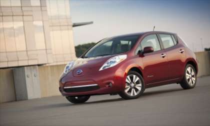 2014 Nissan LEAF in red
