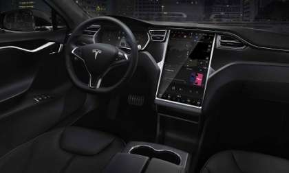Tesla Model S Glitch Shuts Off And Re-boots COntrols