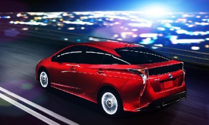 Why KBB Picks 2016 Toyota Prius Over EVs as Favorite