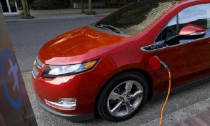 Toyota and Chevy discount 2015 Prius and Volt up to $5,000 to move outgoing models