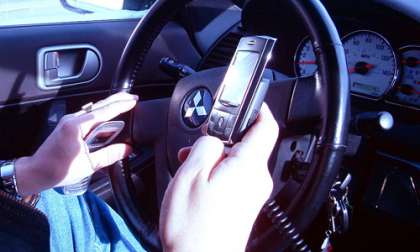 Hand held phones in car. Wikimedia GNU unlimited usage license. 