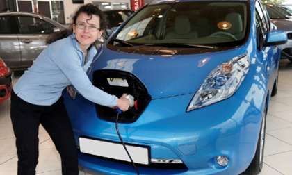 Sylvie Lailler with the 10,000th Nissan LEAF sold in Europe. Courtesy Newspress
