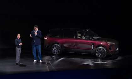 William Li and former NBA star Yao Ming on stage during the launch event for the ES9.