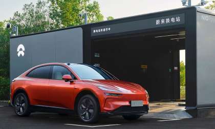Onvo L60 parked at NIO battery station.