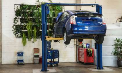 Lucious Garage Toyota Prius 