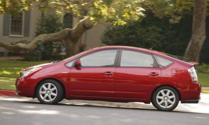 2007_Toyota_Prius_Red_Side_Shot