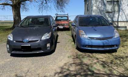 Gen 3 and Gen 2 Toyota Prius blue and gray 