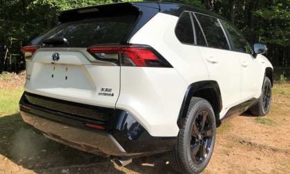 2019 Toyota RAV4 Hybrid white color rear view