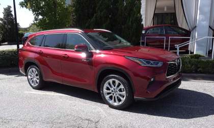 2020 Toyota Highlander Hybrid Limited Ruby Flare Pearl profile view