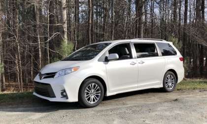 2020 Toyota Sienna XLE Blizzard Pearl color profile side view