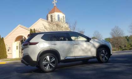 2021 Nissan Rogue SL white color, side view