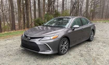 2021 Toyota Camry XLE AWD Predawn Gray Mica front end profile view