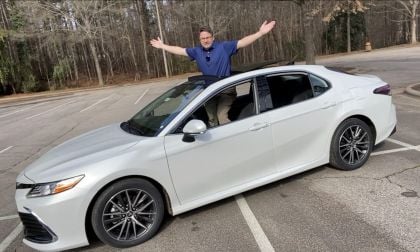 2021 Toyota Camry XLE Wind Chill Pearl profile and front end