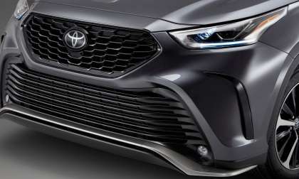 2021 Toyota Highlander XSE Magnetic Gray profile front end front grille
