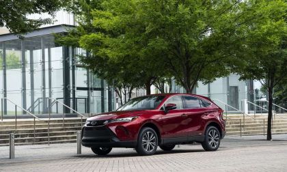 2021 Toyota Venza LE Ruby Flare Pearl profile view front end