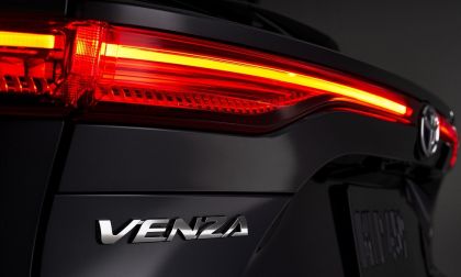 2021 Toyota Venza Limited rear end LED taillights