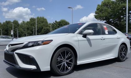 2022 Toyota Camry SE Ice Edge color profile front end