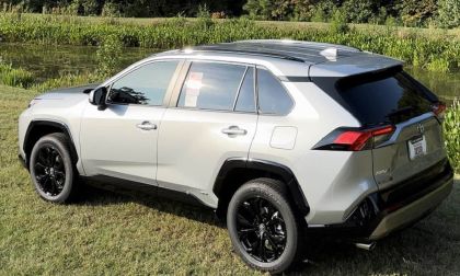 2023 Toyota RAV4 Hybrid SE Silver Sky Metallic