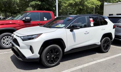 2023 Toyota RAV4 Hybrid XSE Wind Chill Pearl 