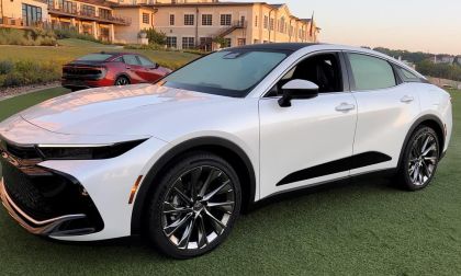 2023 Toyota Crown Limited Oxygen White profile front end