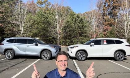 2023 Toyota Highlander Limited XLE profile view Moon Dust Wind Chill Pearl