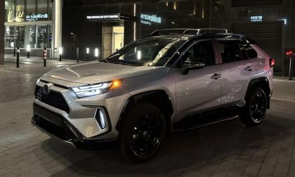 2023 Toyota RAV4 Hybrid XSE Silver Sky Metallic front end profile