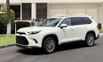 2024 Toyota Grand Highlander Coastal Cream front end and profile view