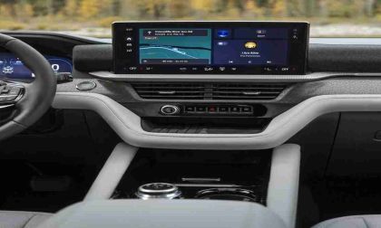 Explorer's new central screen is larger and there are also charging nodes all around.l