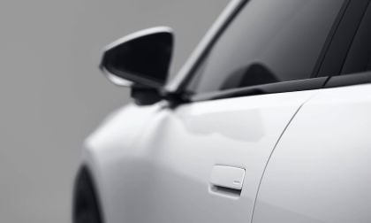 Flush door handle on a Polestar
