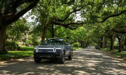 Heads Up! The Rivian R1S Gen 2 Comes with a Travel Air CompressorBut Is It Even Usable?