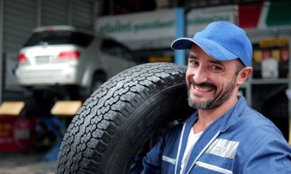 Mechanic Discusses Truths of Dealership vs Independent Garage Mechanics