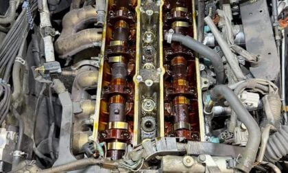 Lexus JZ engine teardown - dark oil stains , sludge buildup