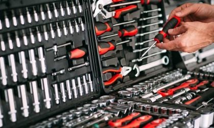 Professional Mechanic Makes Surprising Tool Choice