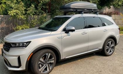 Silver Kia Sorento with cargo box mounted on roof