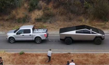 Tesla Cybertruck and Ford F150 in Tug of War - Who Won?