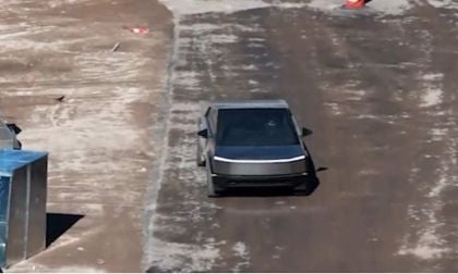 Tesla Cybertruck Shows Crab Walk Mode