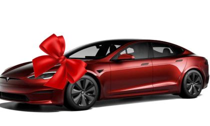 Thinking About Giving a Car As a Gift This Holiday Season? Here's How Many People Want a Tesla As a Gift