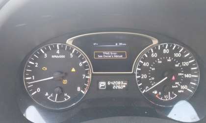 2015 Nissan Altima odometer showing over 642,000 miles