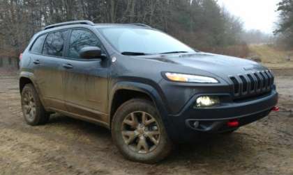 2017 Jeep Cherokee Trailhawk L Plus in the mud